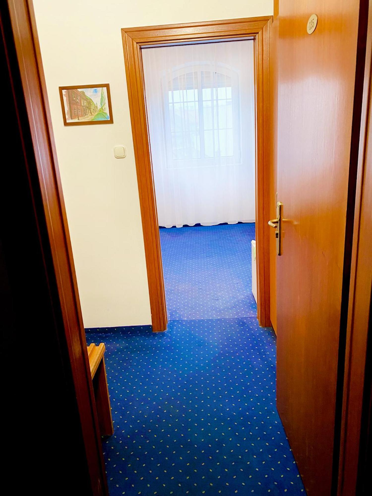 Hotel Wesselenyi เยอร์ ภายนอก รูปภาพ